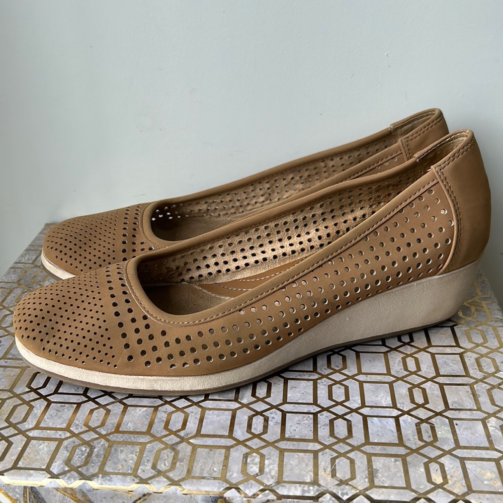 Naturalizer Closed Toe Perforated Wedge Heel